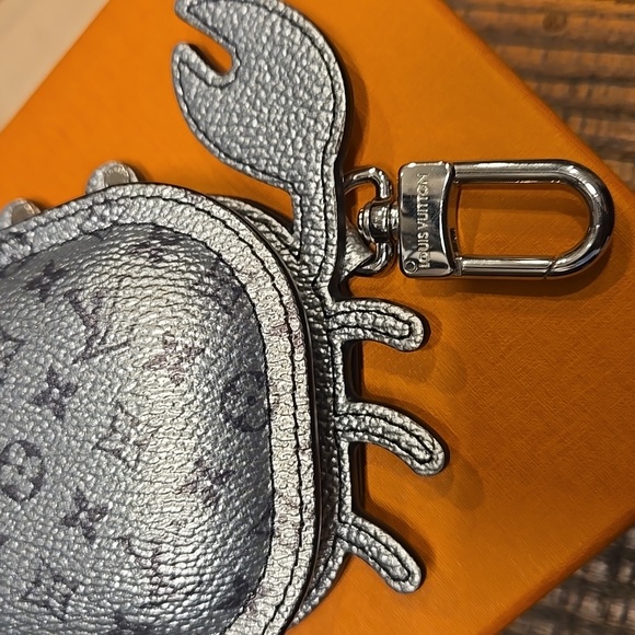 LOUIS VUITTON M02529 Monogram Club Crab Charm Wallet/Coin Case Pouch Key Holder - Picture 6 of 16